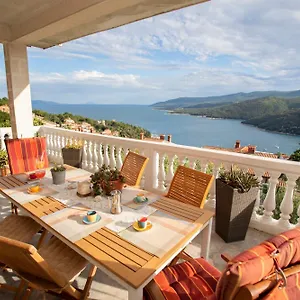 https://la-casa-di-rabac.in-istria.net